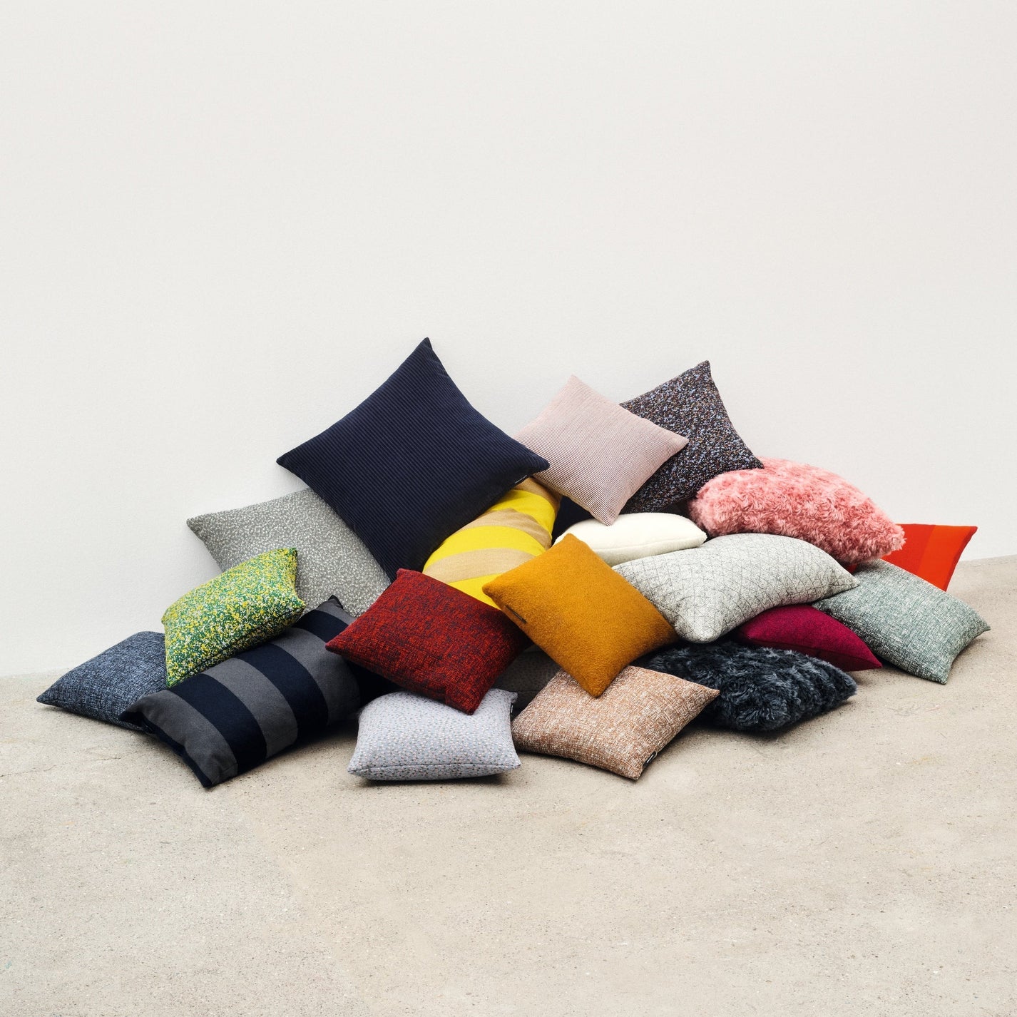 Sonar 3 Cushion - Grey - KVADRAT/RAF SIMONS