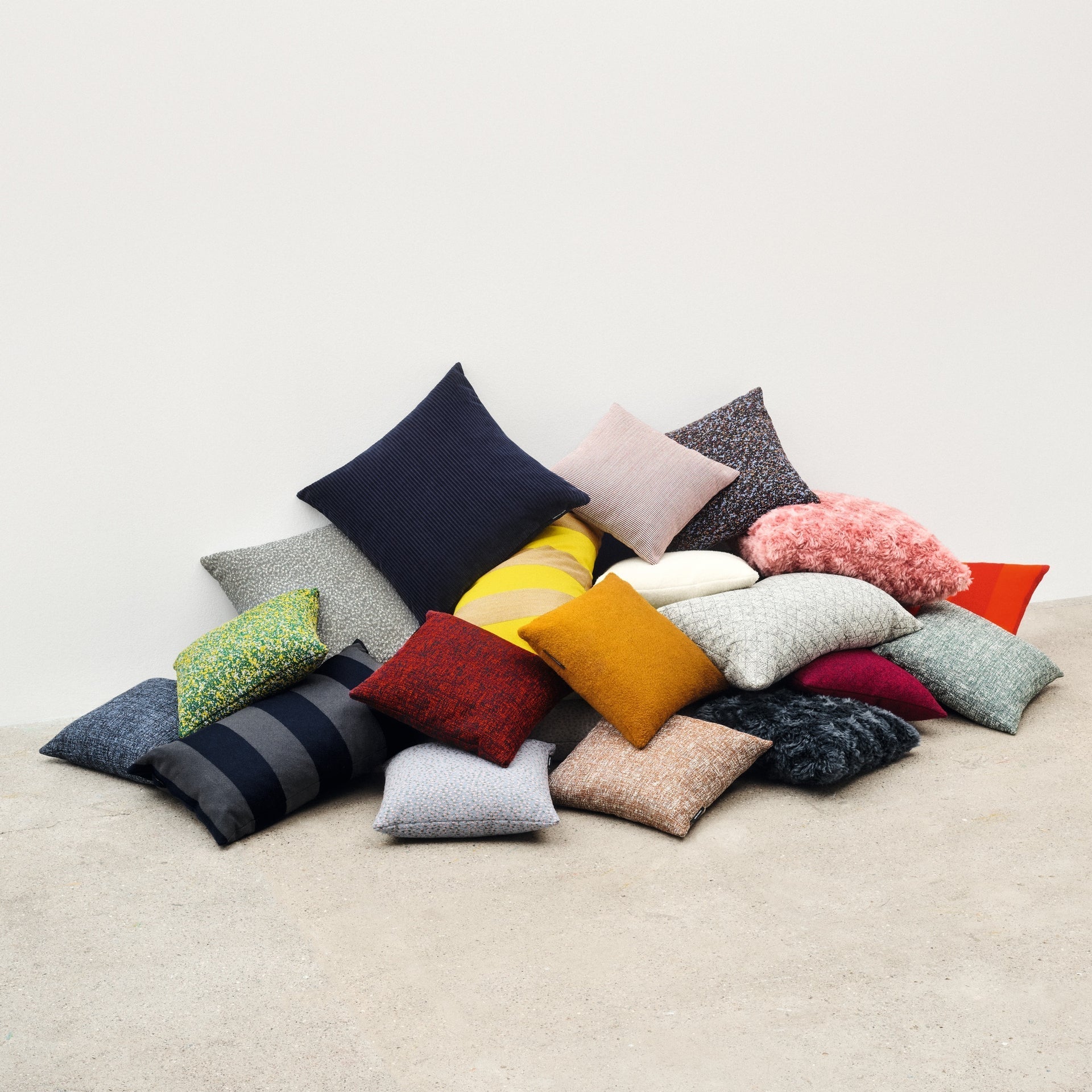 Atom Cushion - Blue - KVADRAT/RAF SIMONS