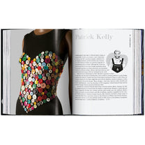 Fashion Designers A-Z. 45th Ed. - Bücher - Taschen Verlag