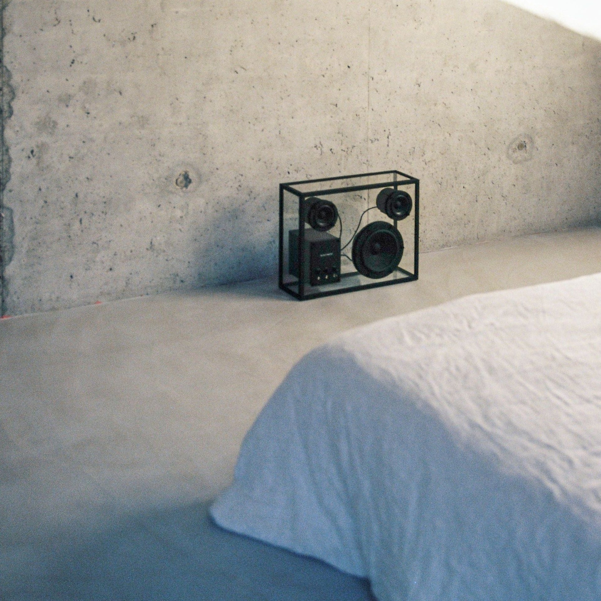 Transparent Speaker - Black - Transparent